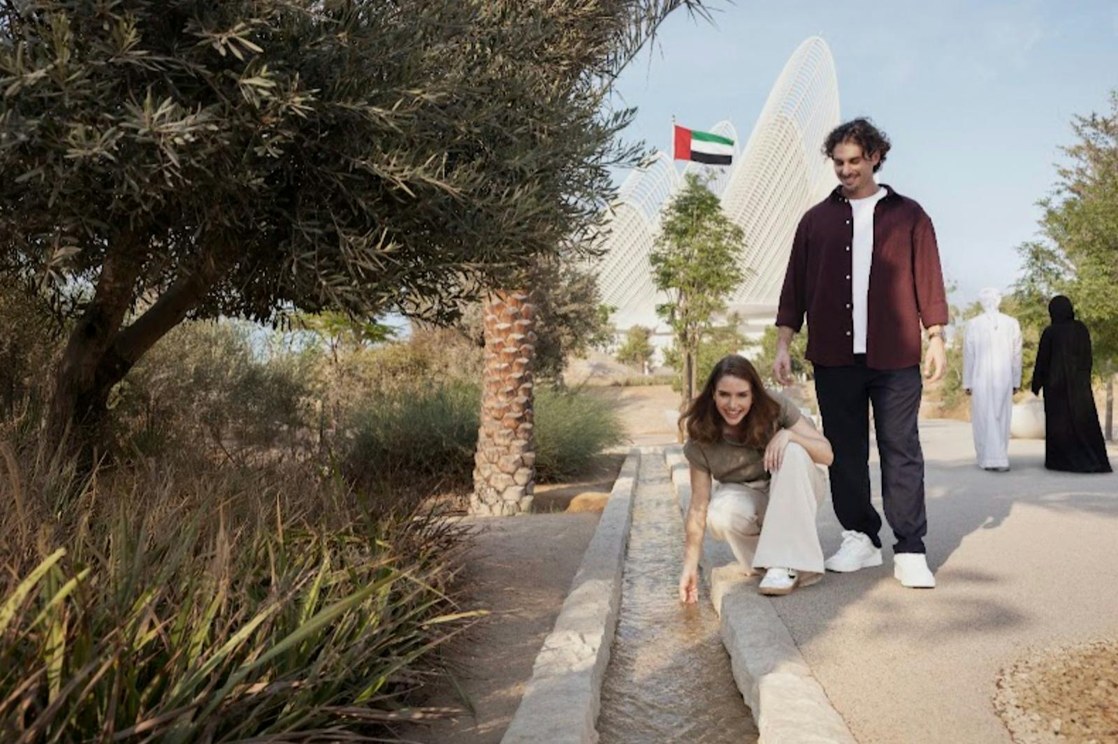 le Musée national Zayed avec visiteurs et architecture futuriste